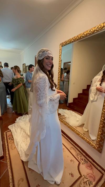 Trança de espinha com ondas soltas, na manhã do casamento