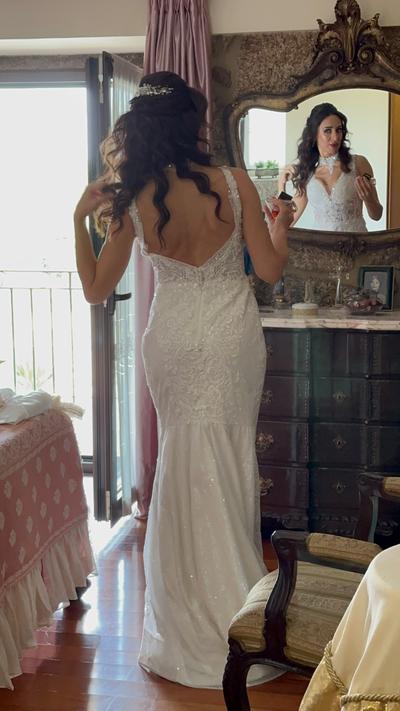 Meio-apanhado com tiara, na manhã do casamento